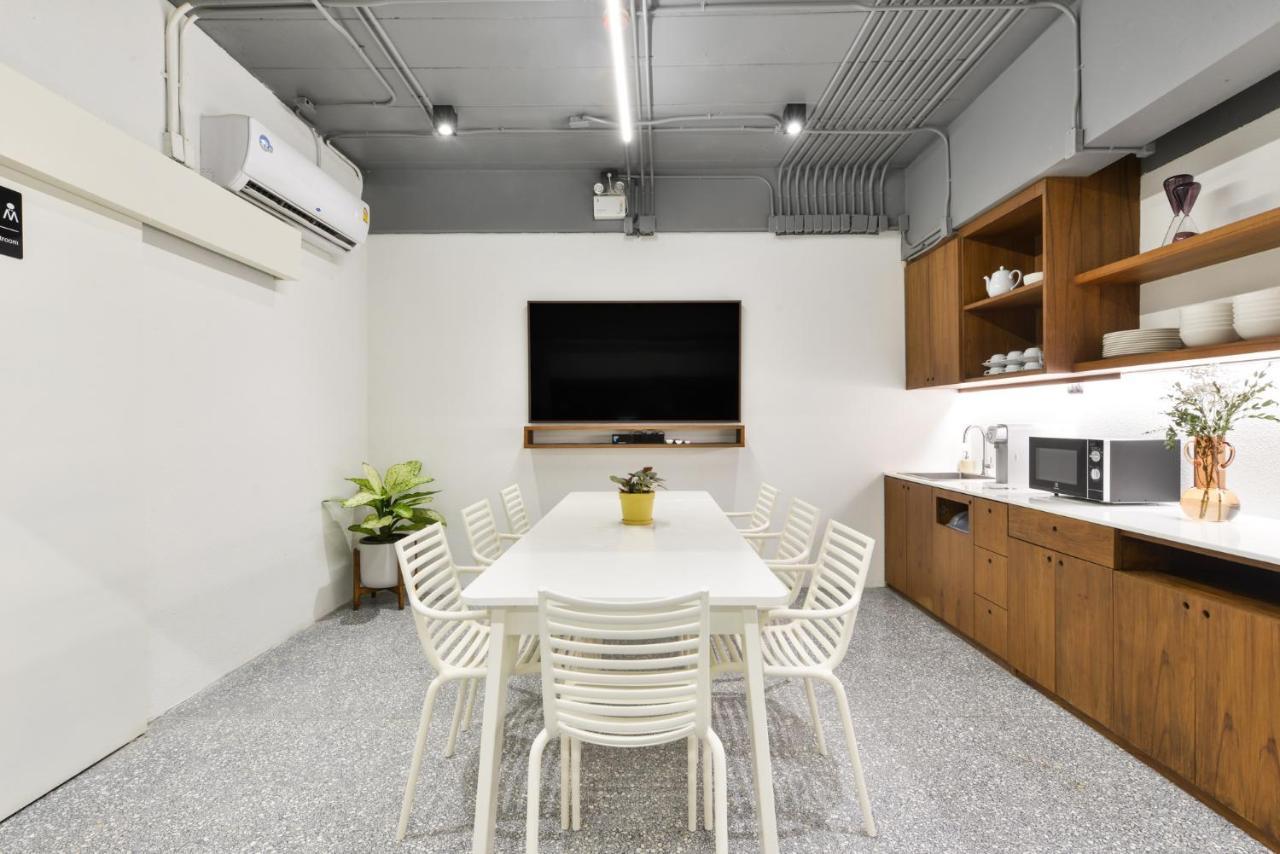 Tiang Capsule Hostel Bangkok Ngoại thất bức ảnh