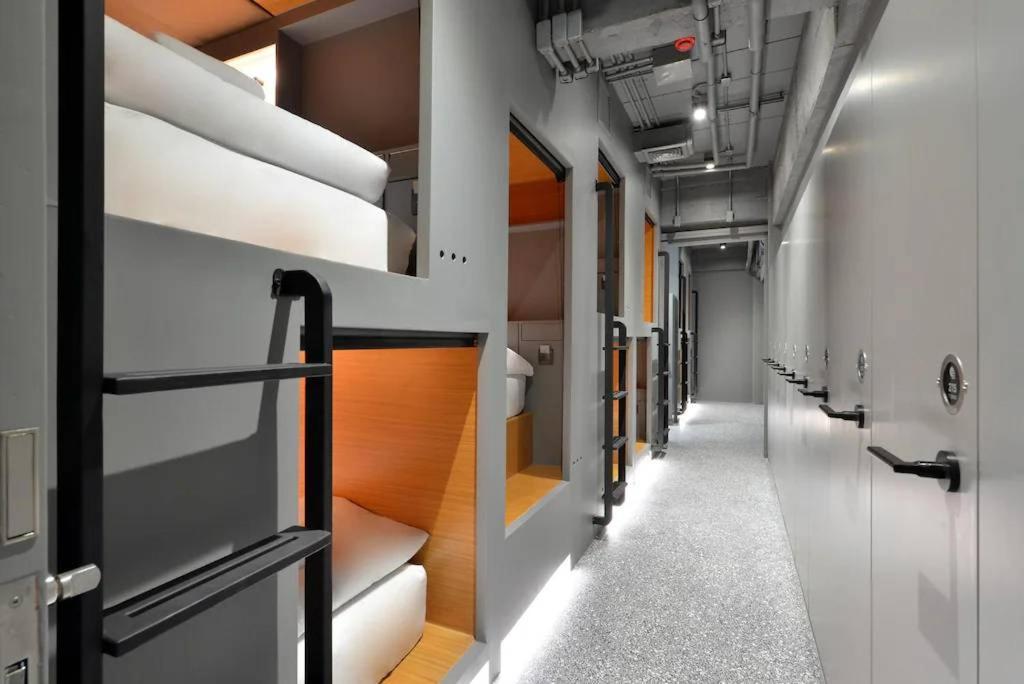 Tiang Capsule Hostel Bangkok Ngoại thất bức ảnh