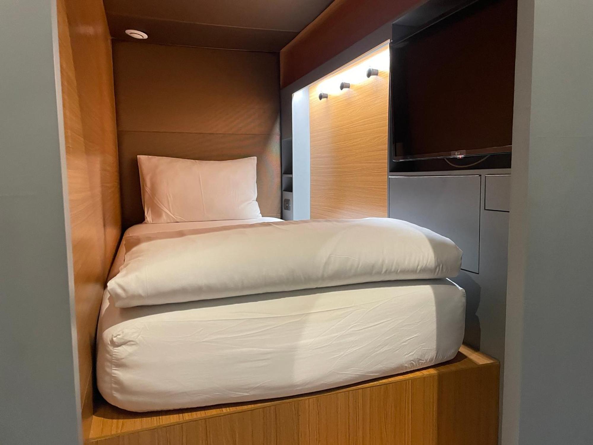 Tiang Capsule Hostel Bangkok Ngoại thất bức ảnh
